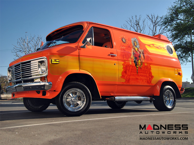 Martin Moreno Custom 70s Van